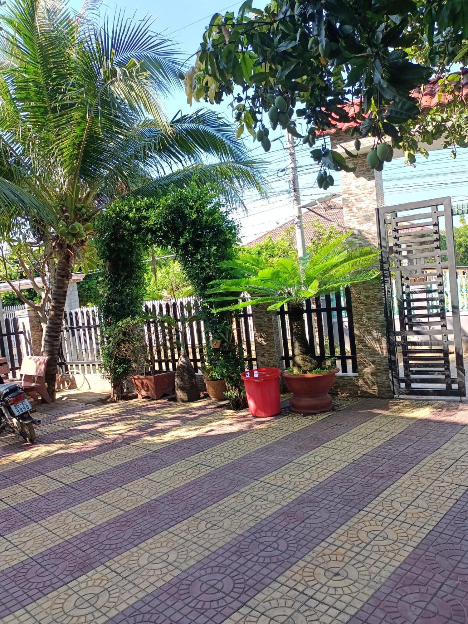 Hotel Khach San Mong An Vinh Hy Exteriér fotografie